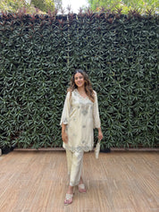 Noor-E-Aaina