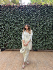 Noor-E-Aaina
