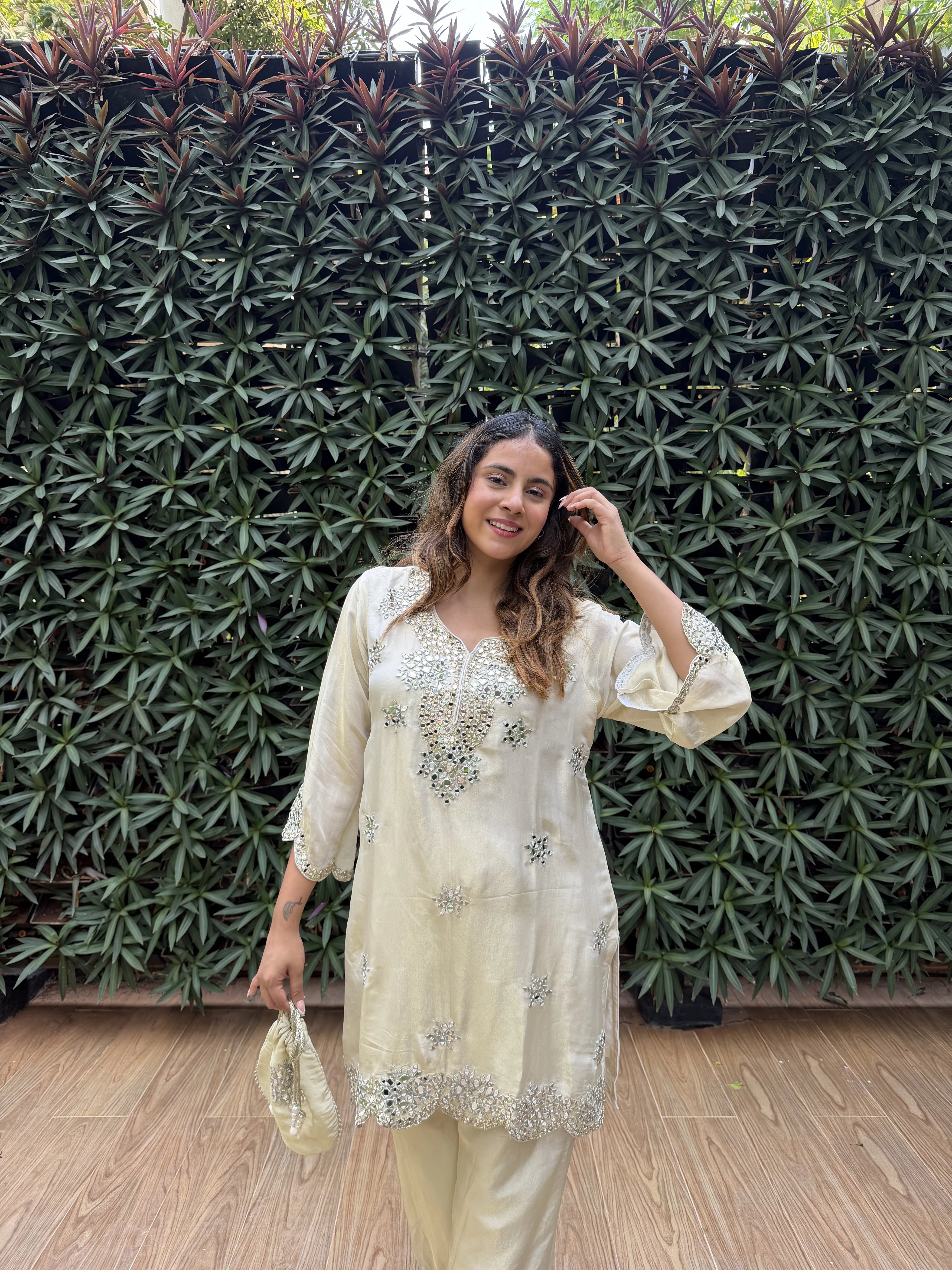 Noor-E-Aaina
