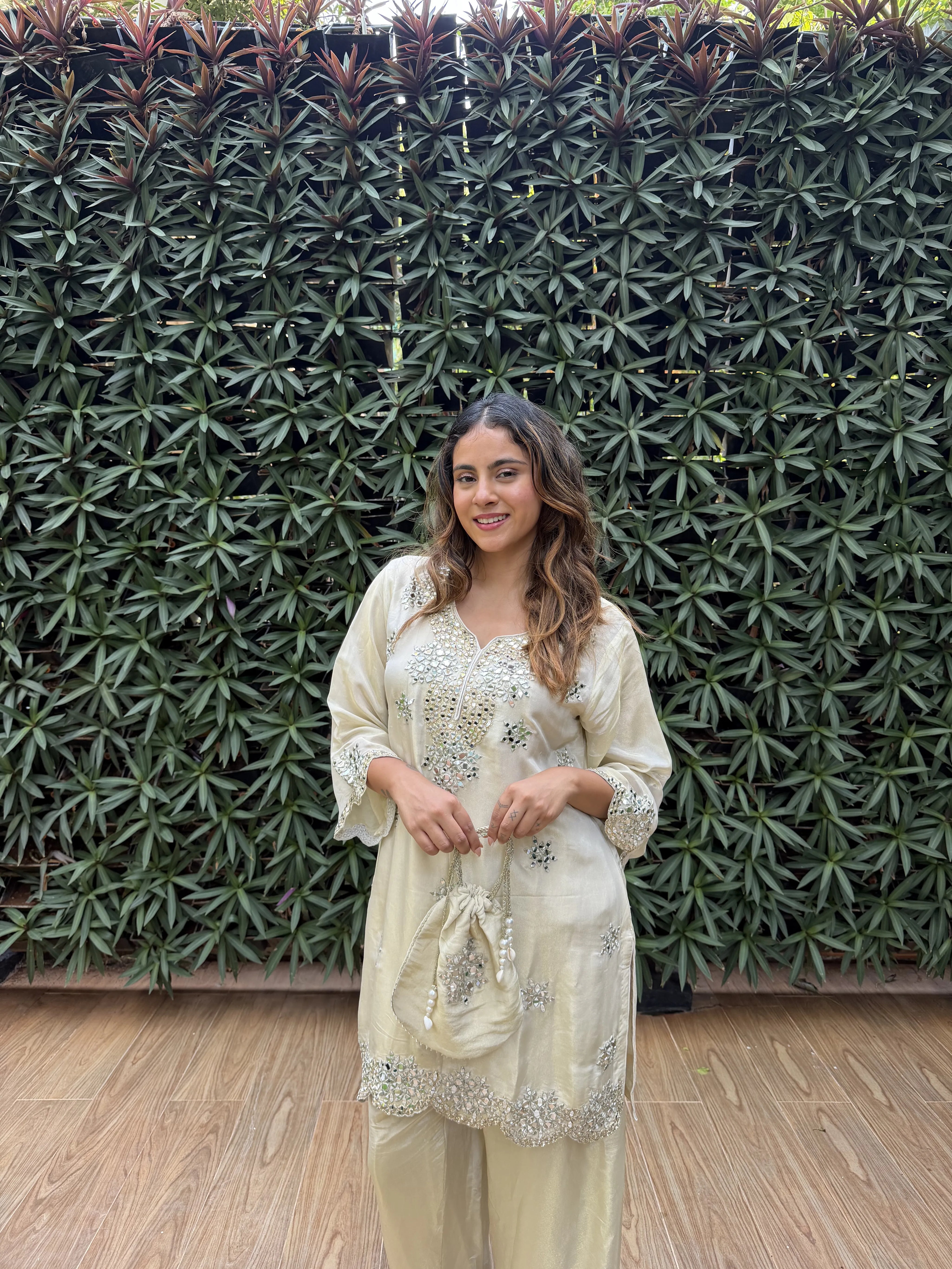 Noor-E-Aaina
