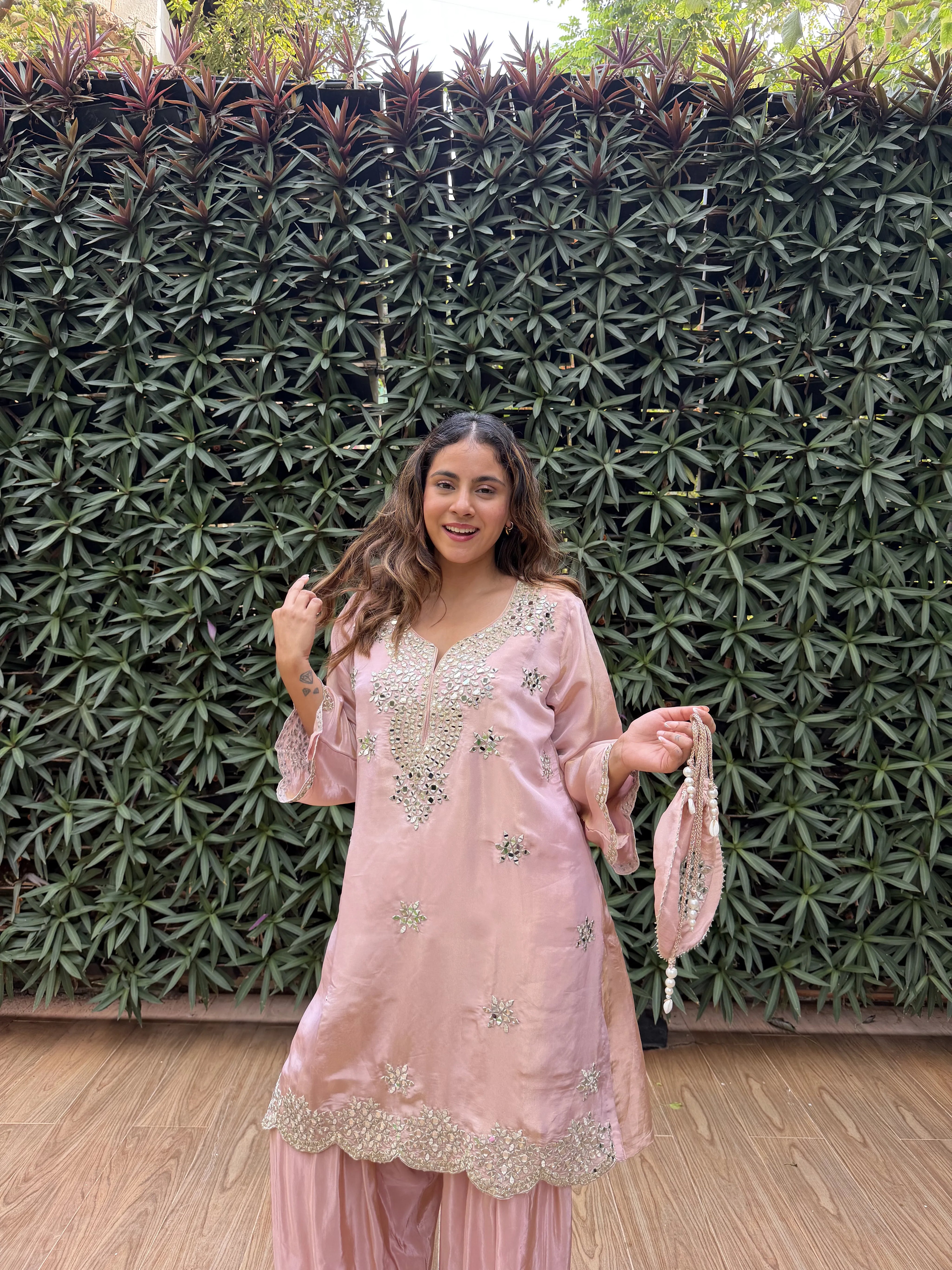 Gul Aaina