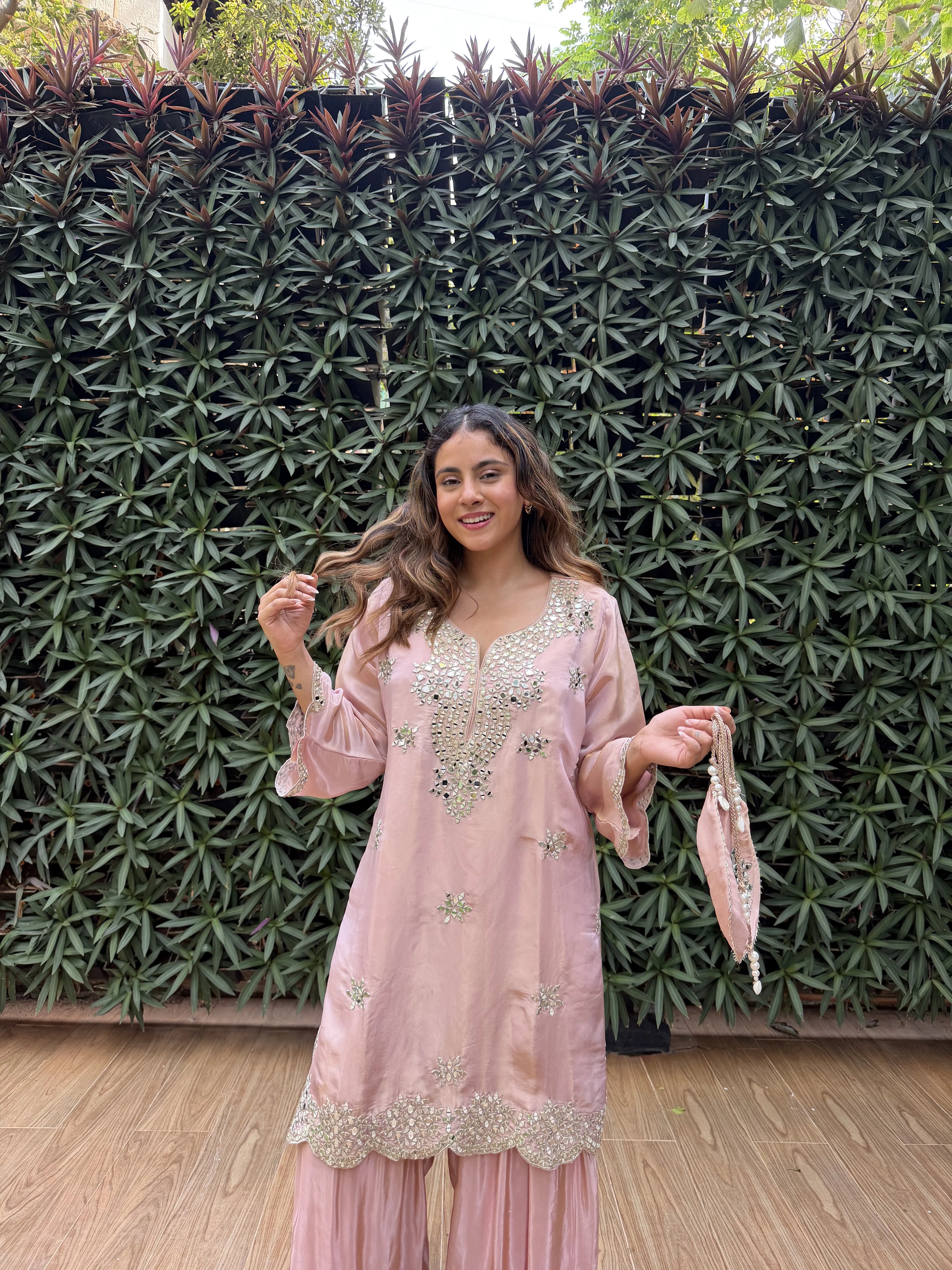 Gul Aaina