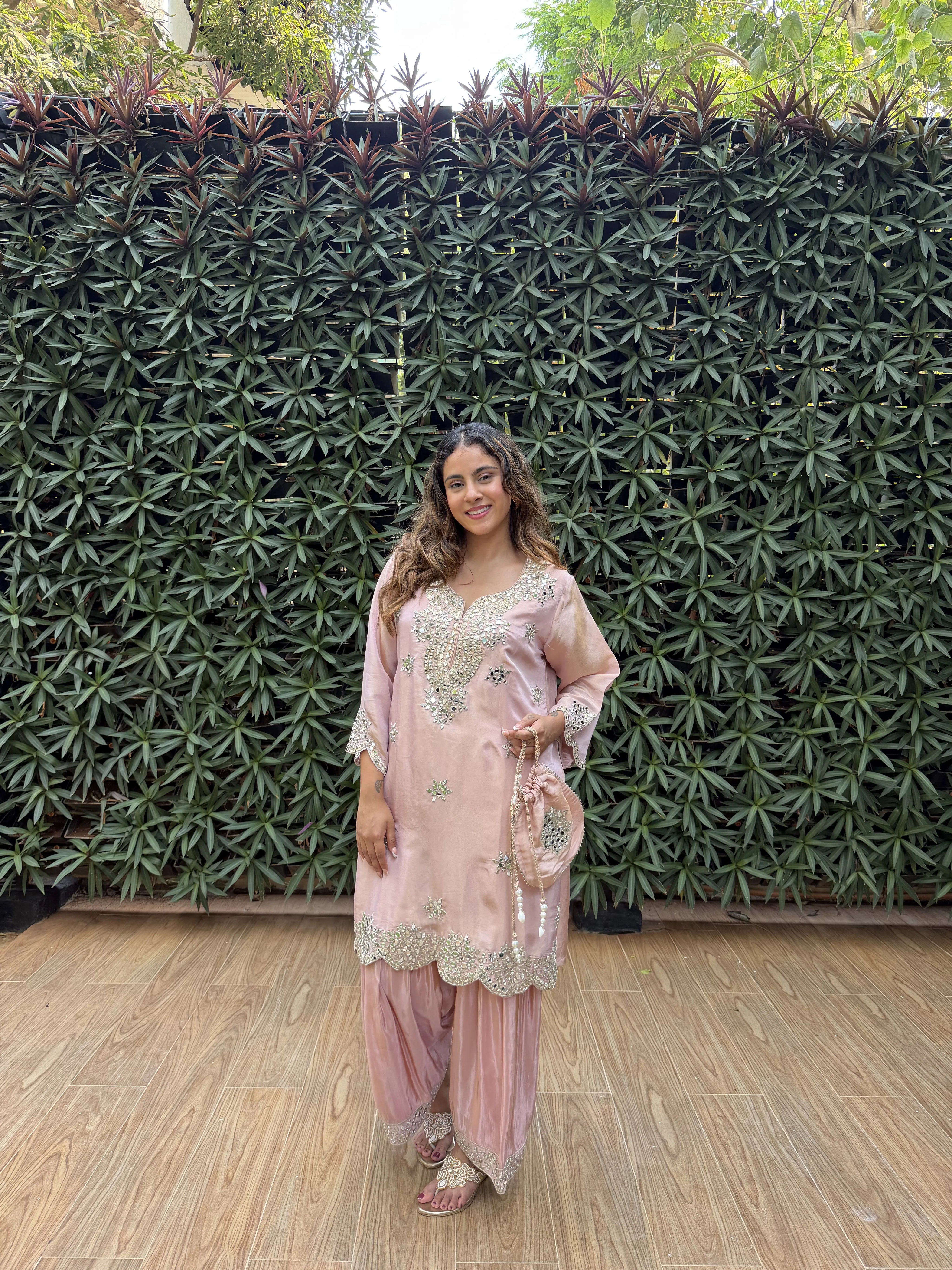 Gul Aaina