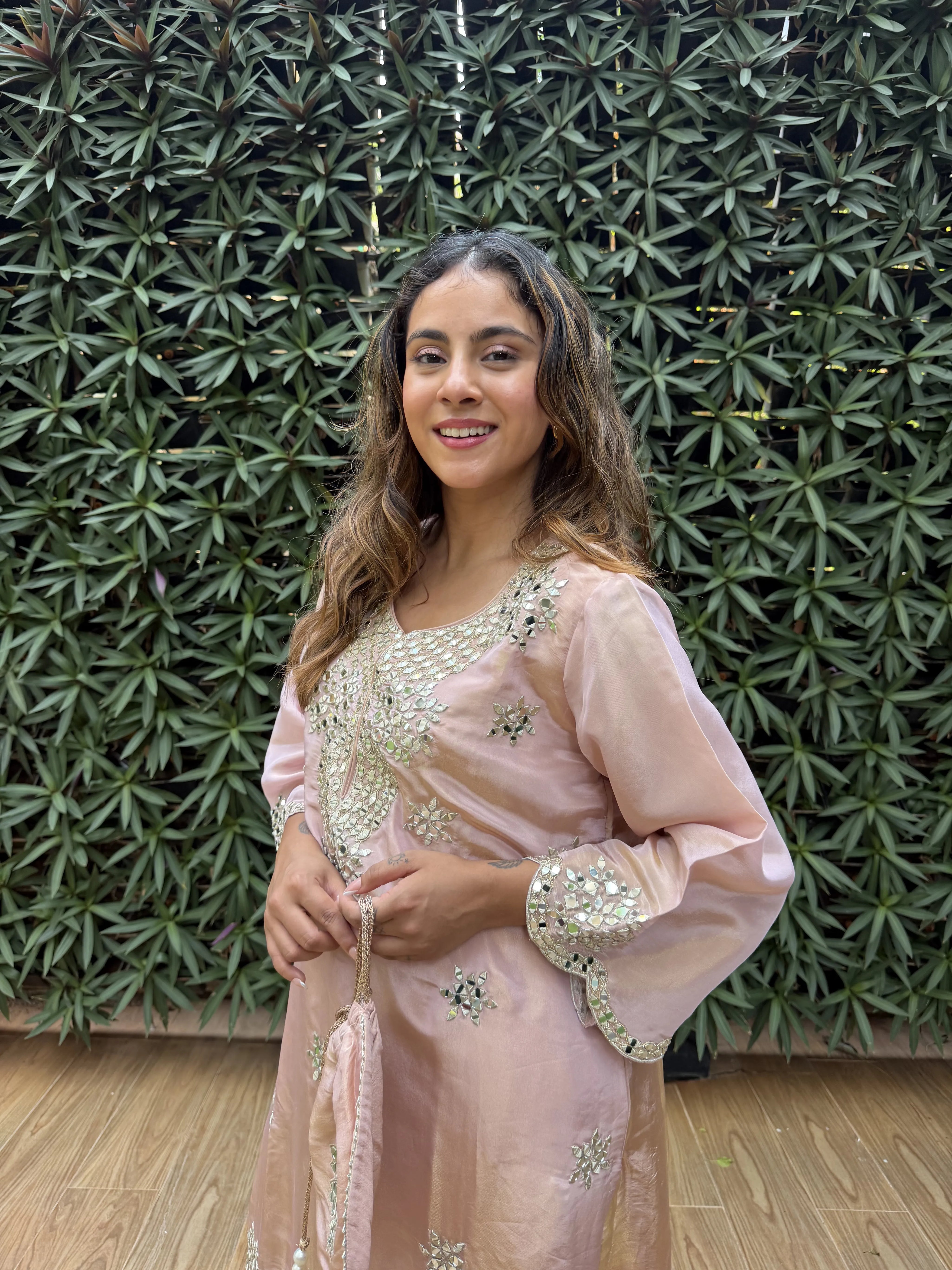Gul Aaina