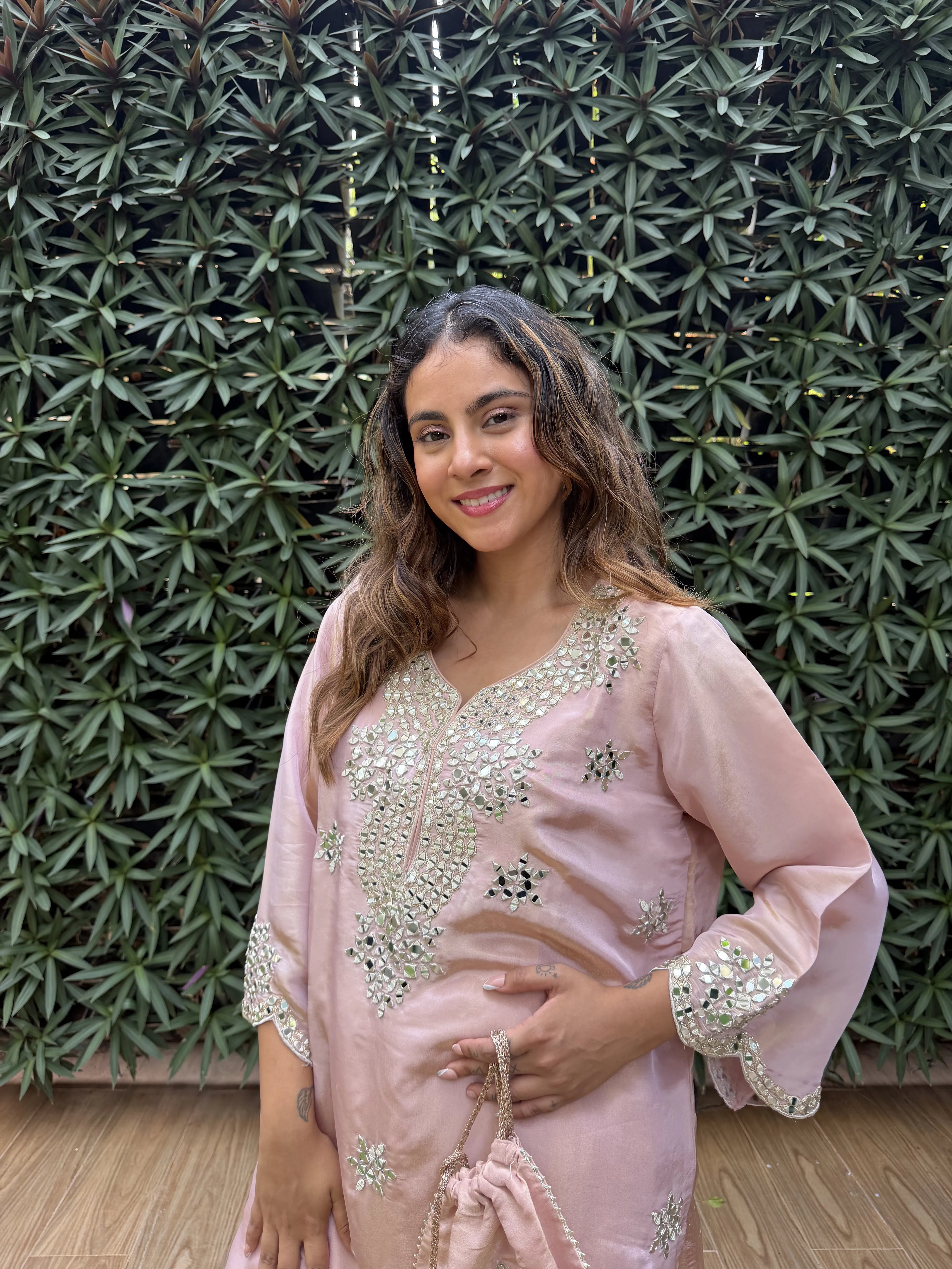 Gul Aaina