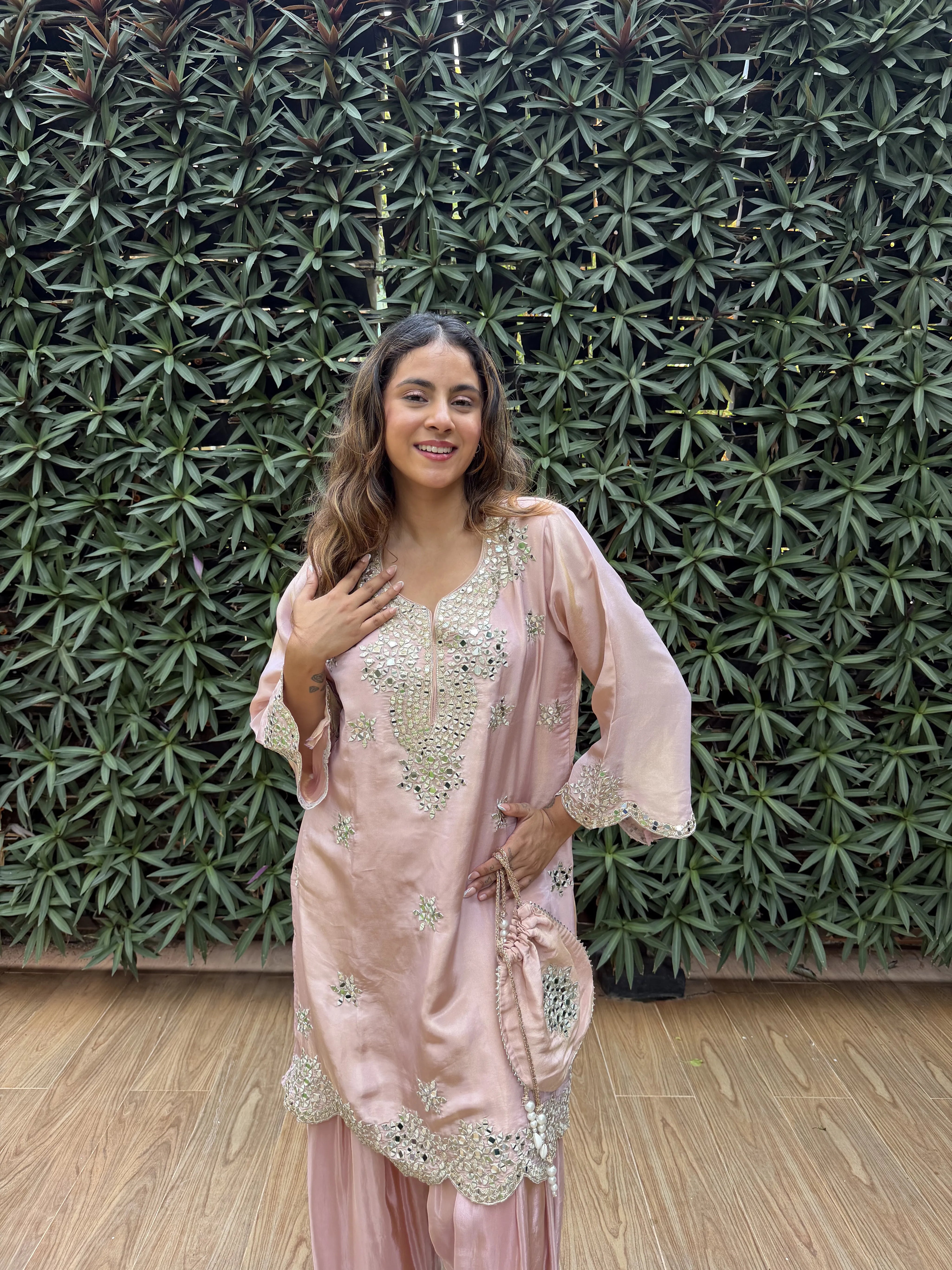 Gul Aaina
